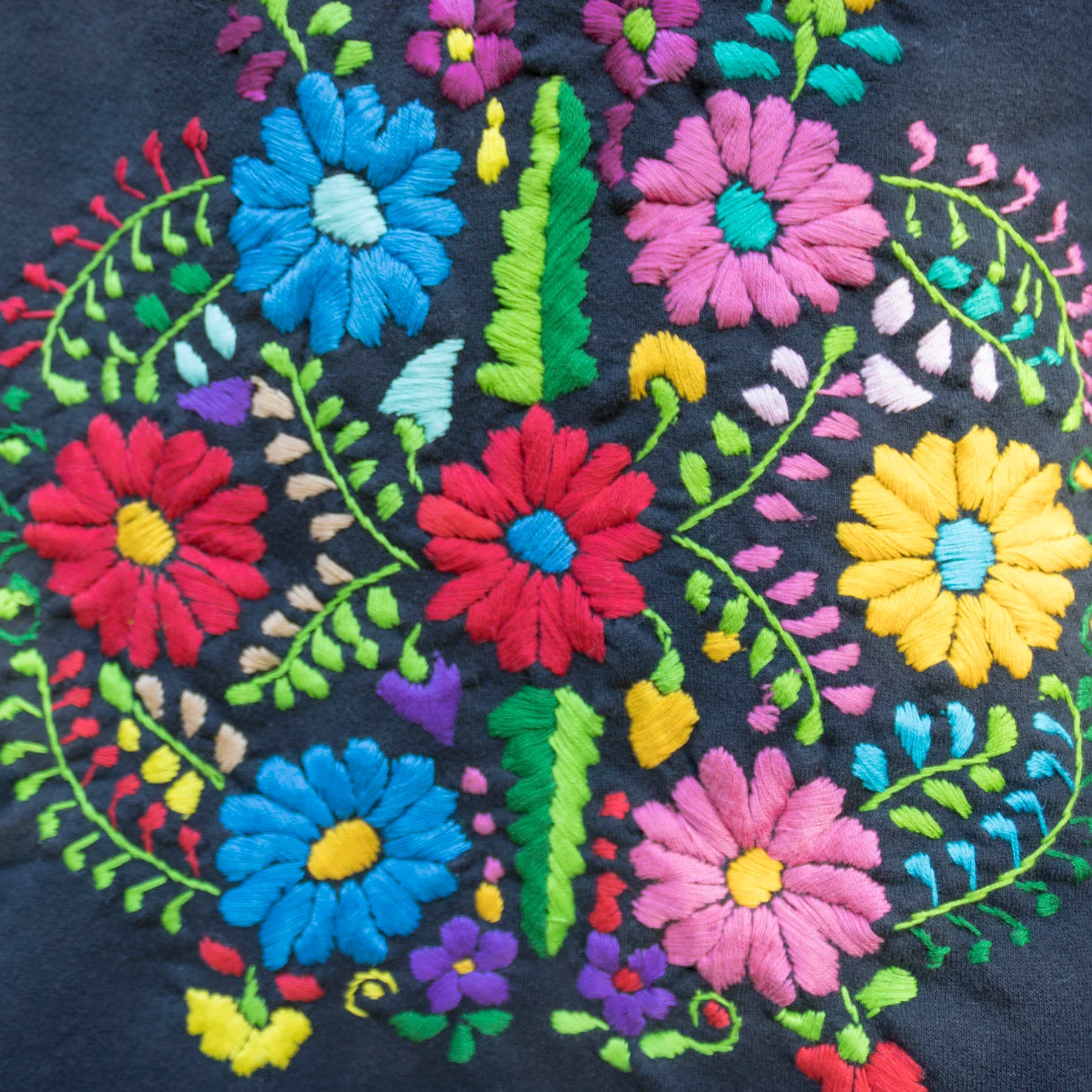 Chilac Floral Embroidered Pullover Hoodie - Image 11