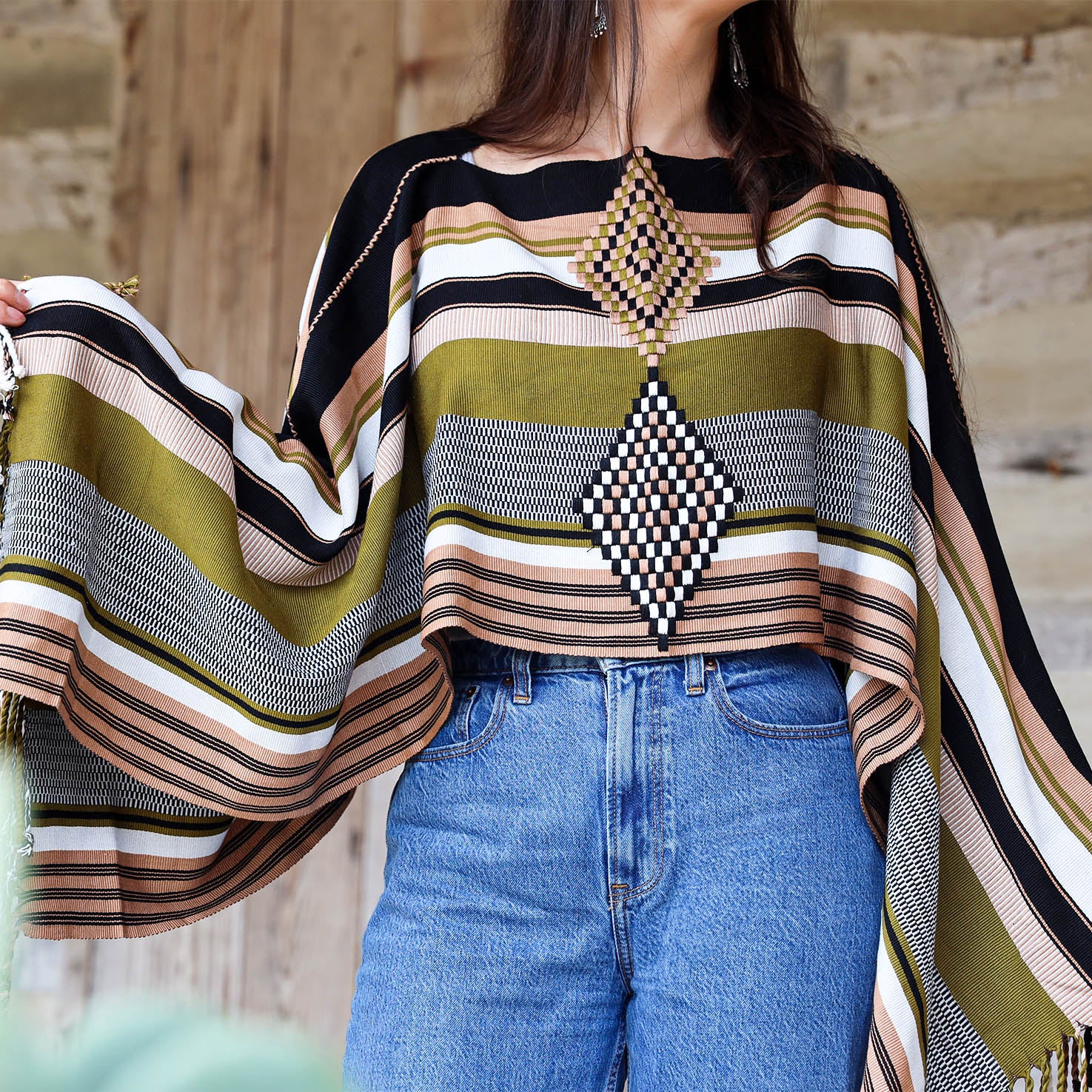 Oxchuc Lines and Rhombus Poncho - Image 5