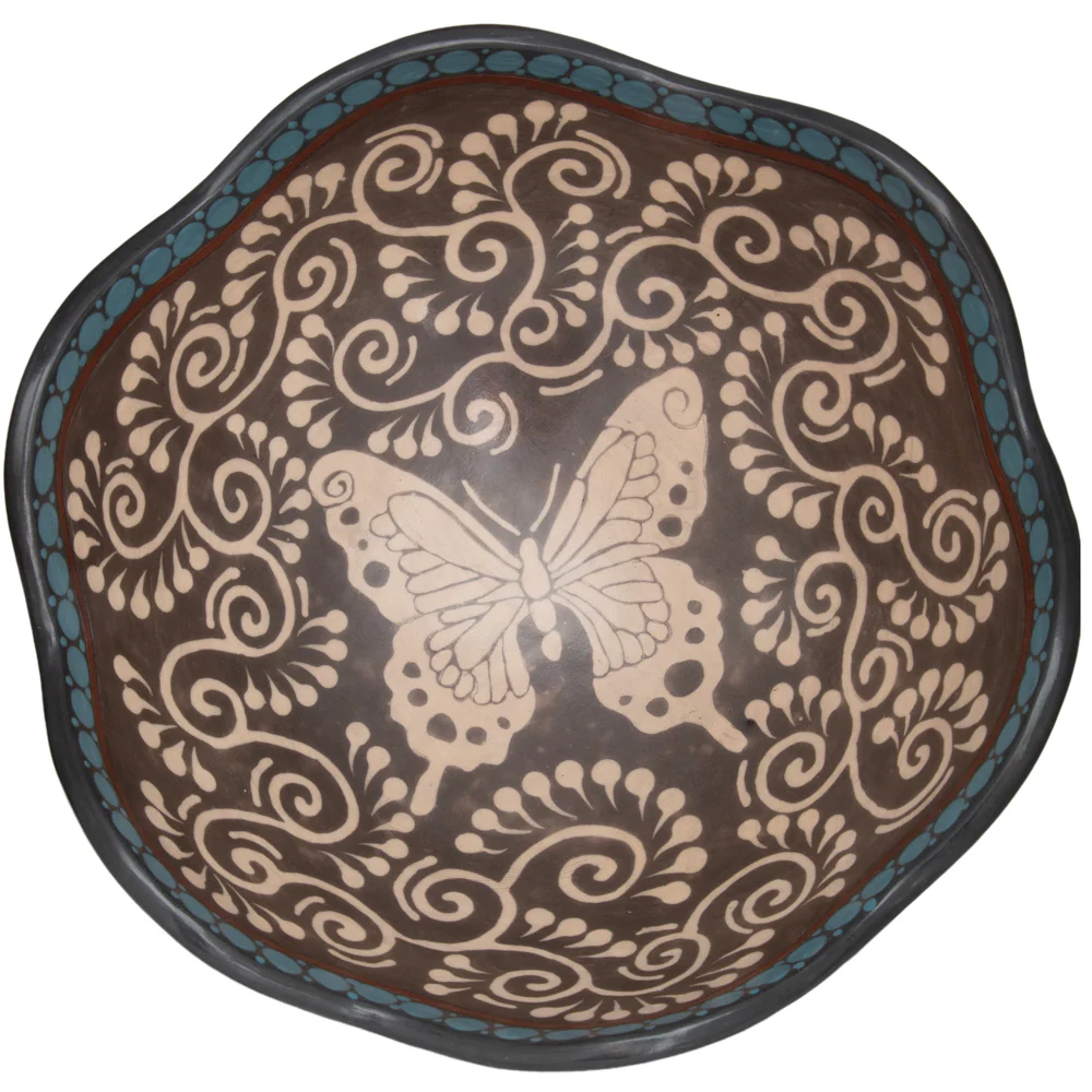 Zinapécuaro Mariposa Ceramic Bowl with Legs - Image 5
